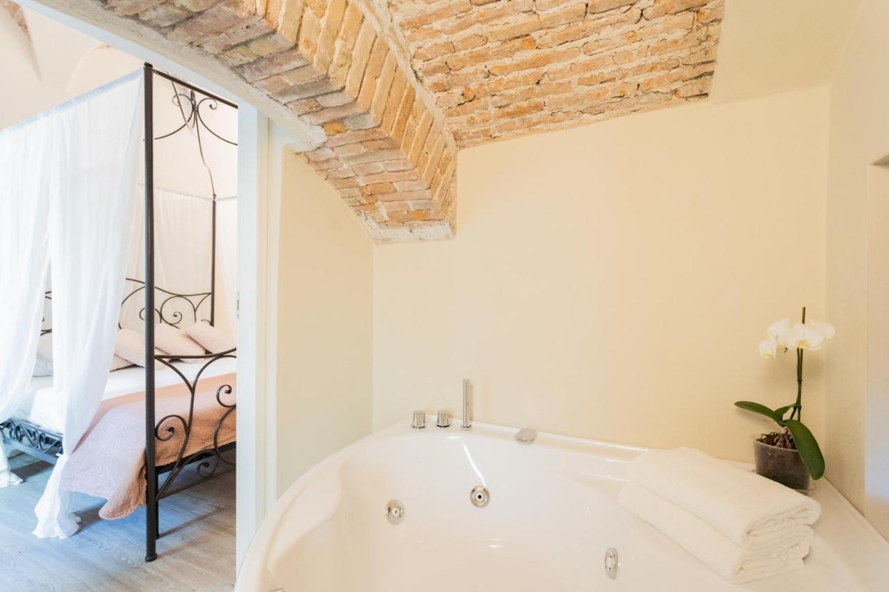 Apartamento Romantic Escape City Centre With Jacuzzi & Parking By Rent All Como Exterior foto