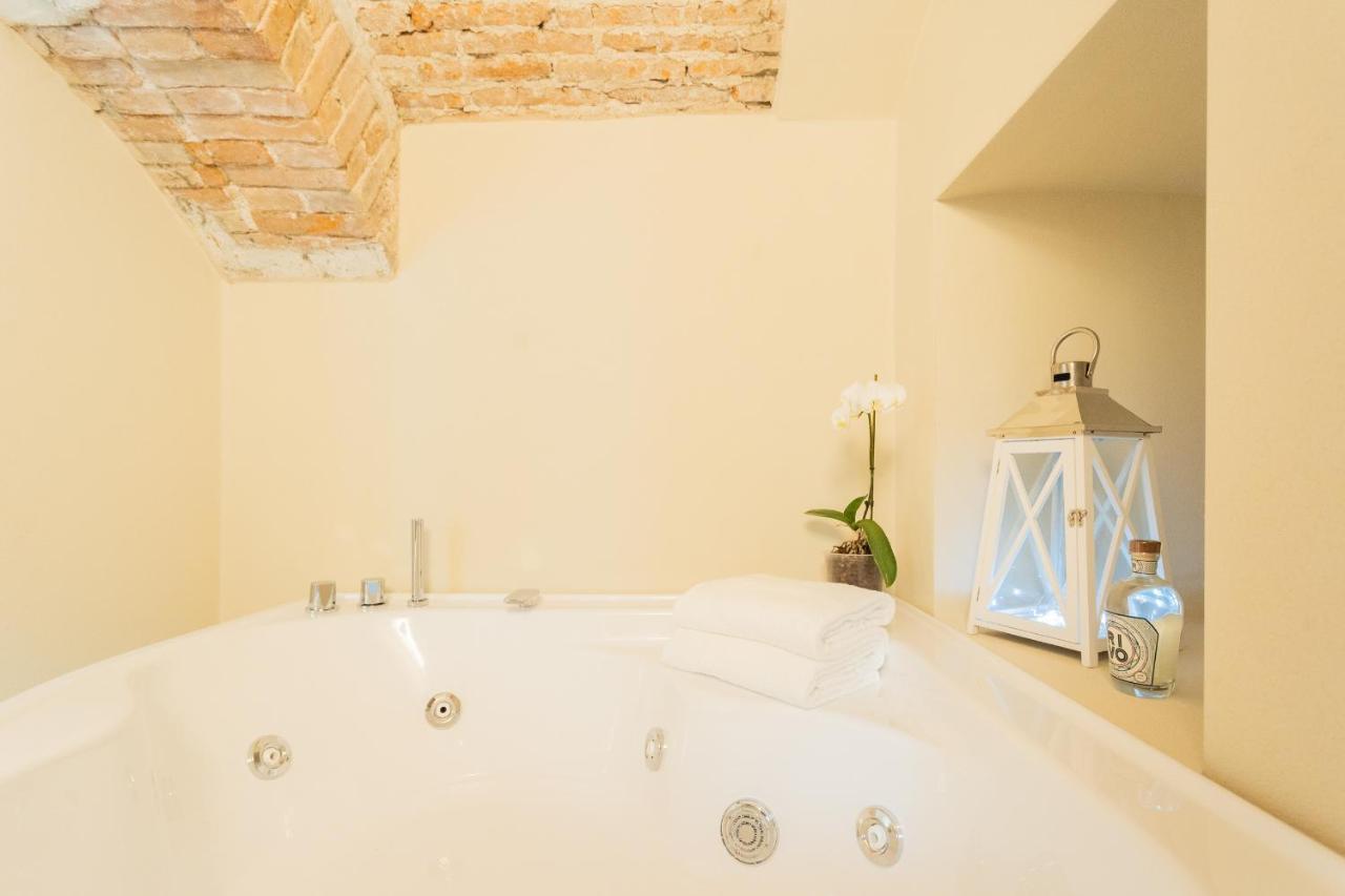 Romantic Escape City Centre With Jacuzzi & Parking By Rent All Como Exterior foto