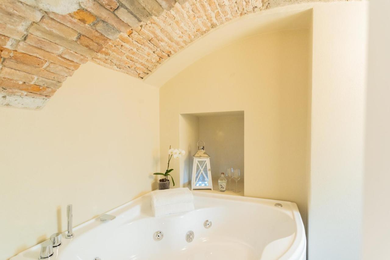 Apartamento Romantic Escape City Centre With Jacuzzi & Parking By Rent All Como Exterior foto