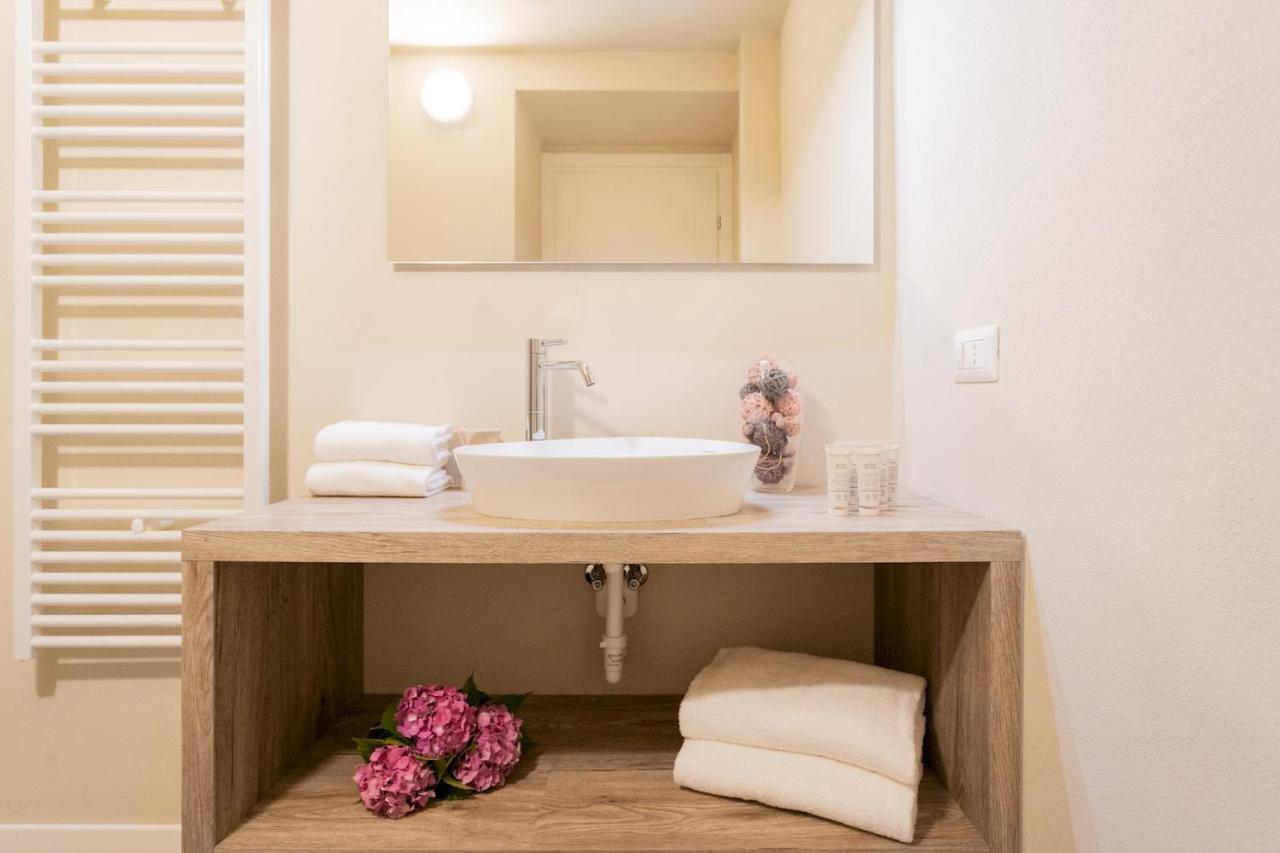 Romantic Escape City Centre With Jacuzzi & Parking By Rent All Como Exterior foto
