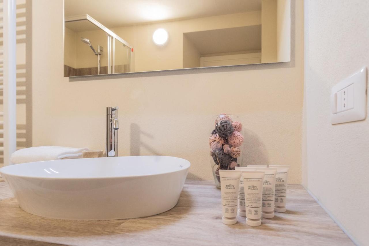 Romantic Escape City Centre With Jacuzzi & Parking By Rent All Como Exterior foto